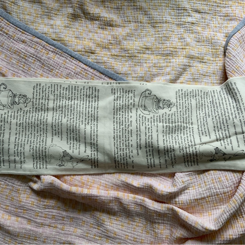 Storiarts scarf Alice in Wonderland